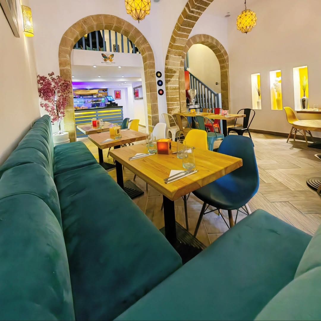 Down the banquettes to the kitchen